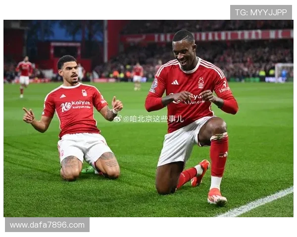 奥多伊精彩弧线传中 吉布斯怀特中路抢点险些破门